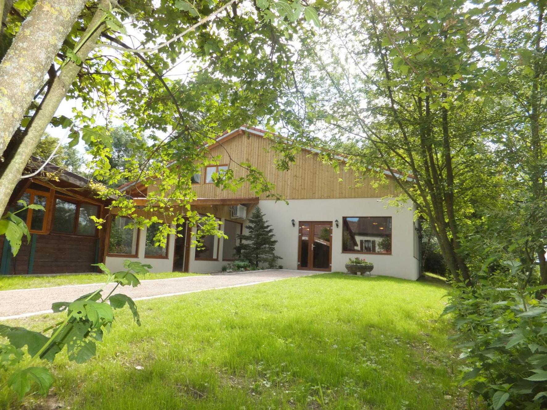 Logis Hotel Le Chantoiseau Chaumont-sur-Aire Экстерьер фото
