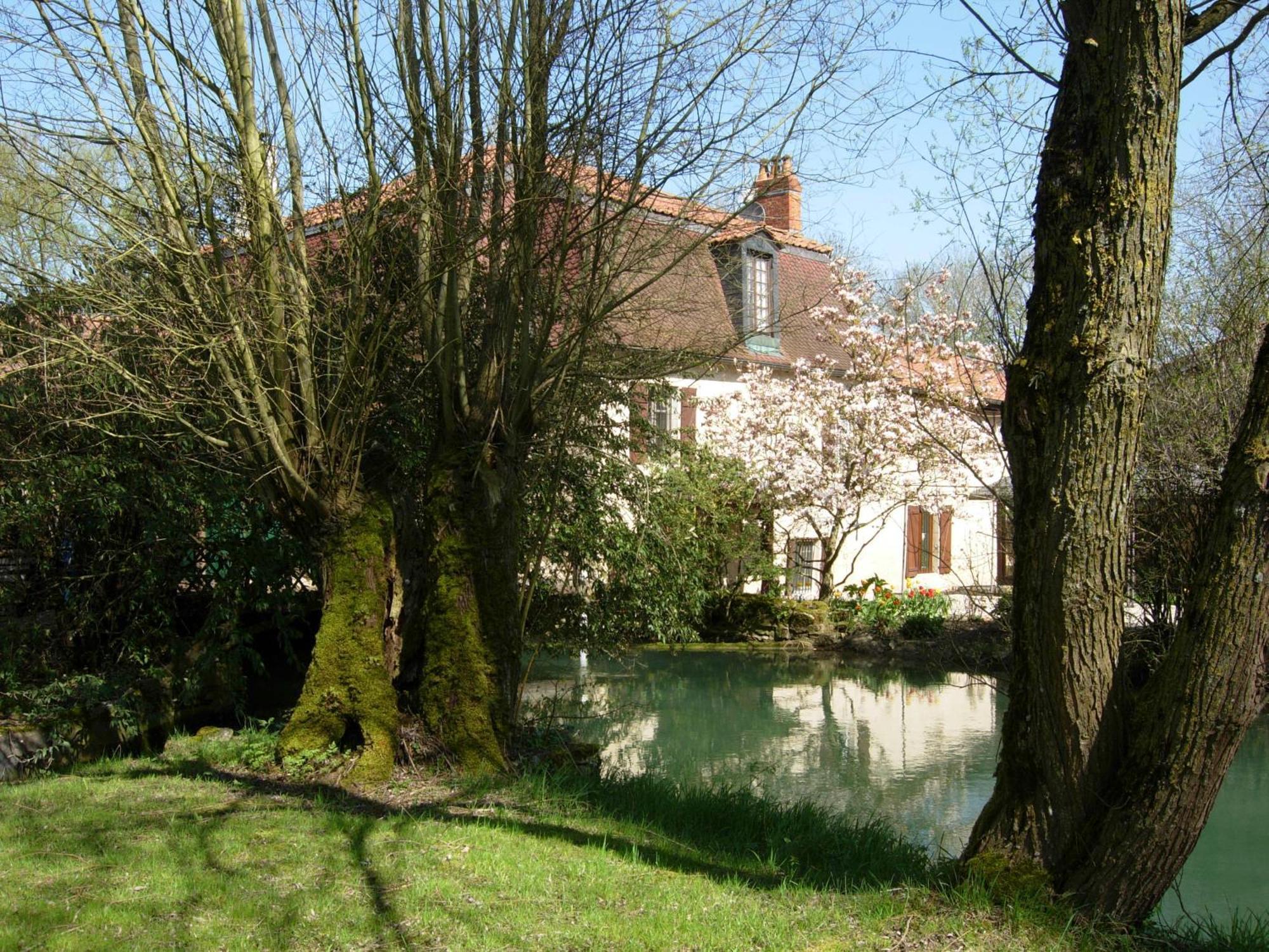 Logis Hotel Le Chantoiseau Chaumont-sur-Aire Экстерьер фото
