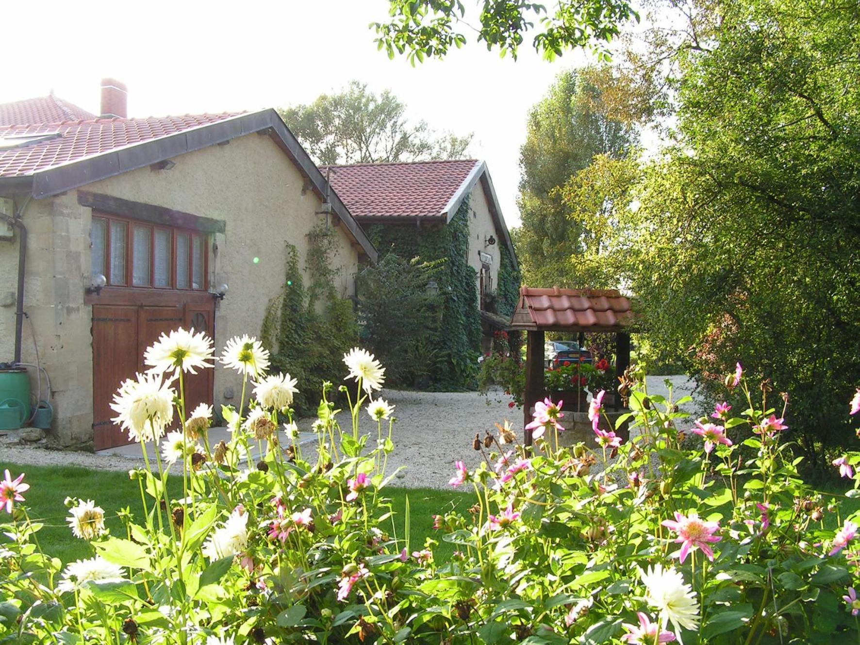Logis Hotel Le Chantoiseau Chaumont-sur-Aire Экстерьер фото
