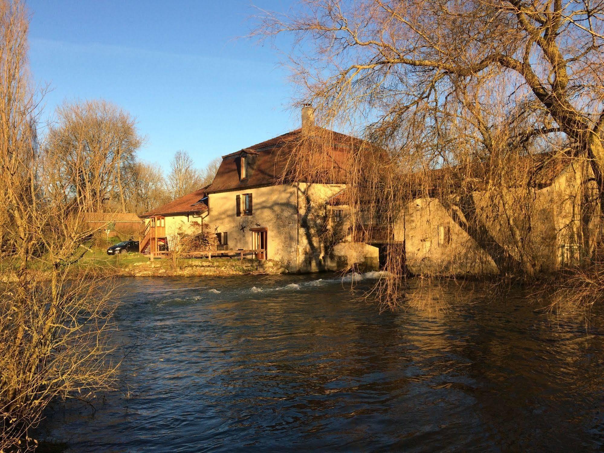 Logis Hotel Le Chantoiseau Chaumont-sur-Aire Экстерьер фото