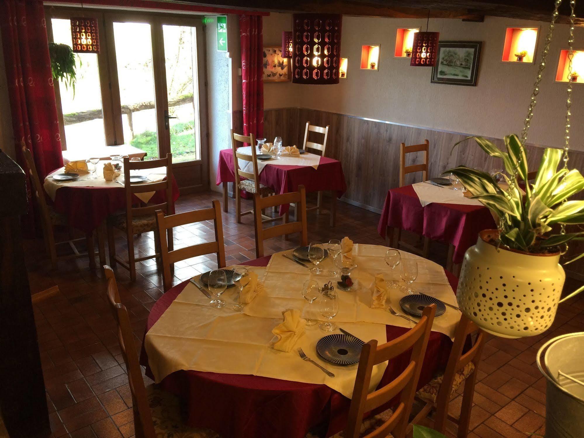 Logis Hotel Le Chantoiseau Chaumont-sur-Aire Экстерьер фото