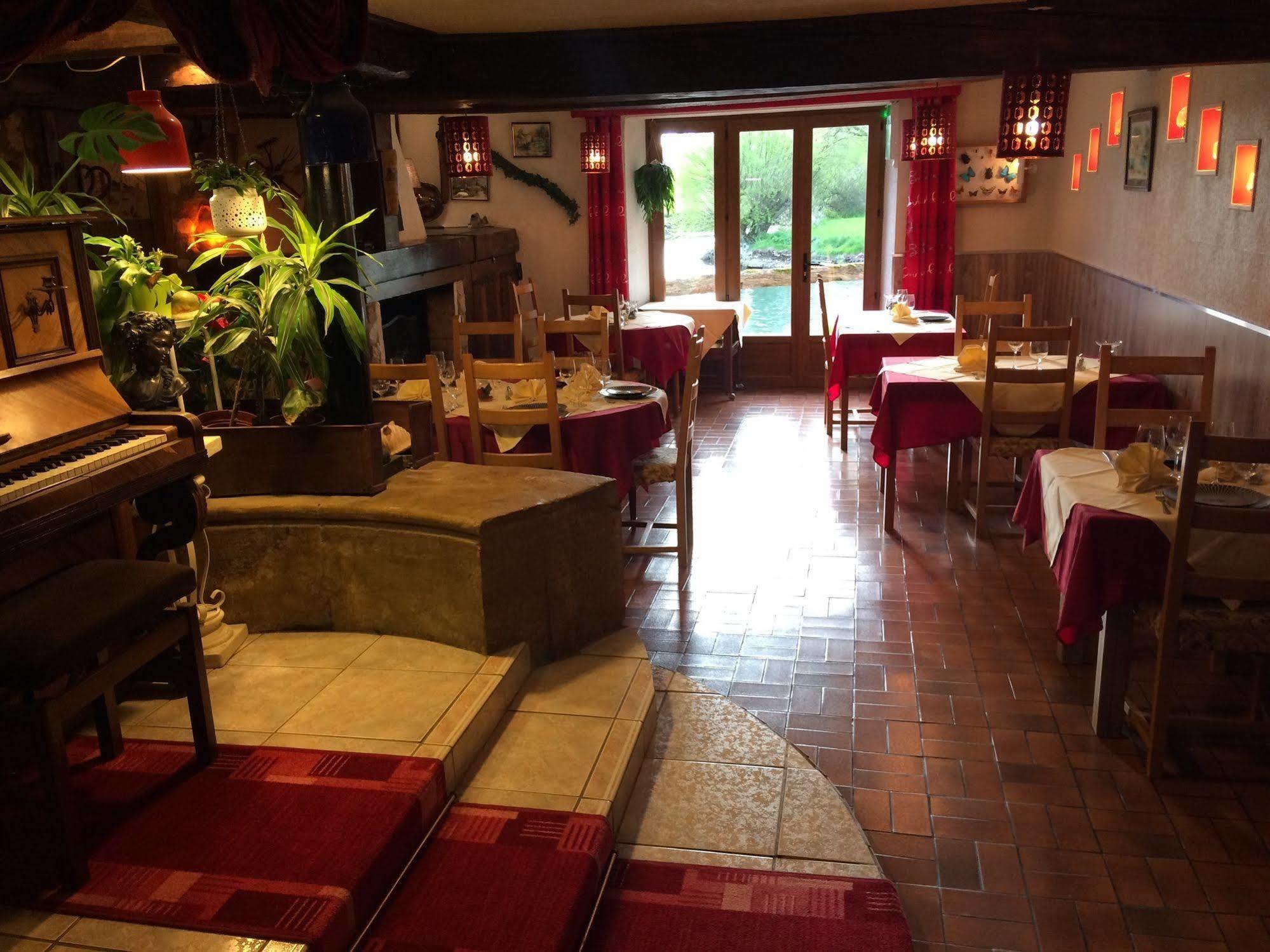 Logis Hotel Le Chantoiseau Chaumont-sur-Aire Экстерьер фото