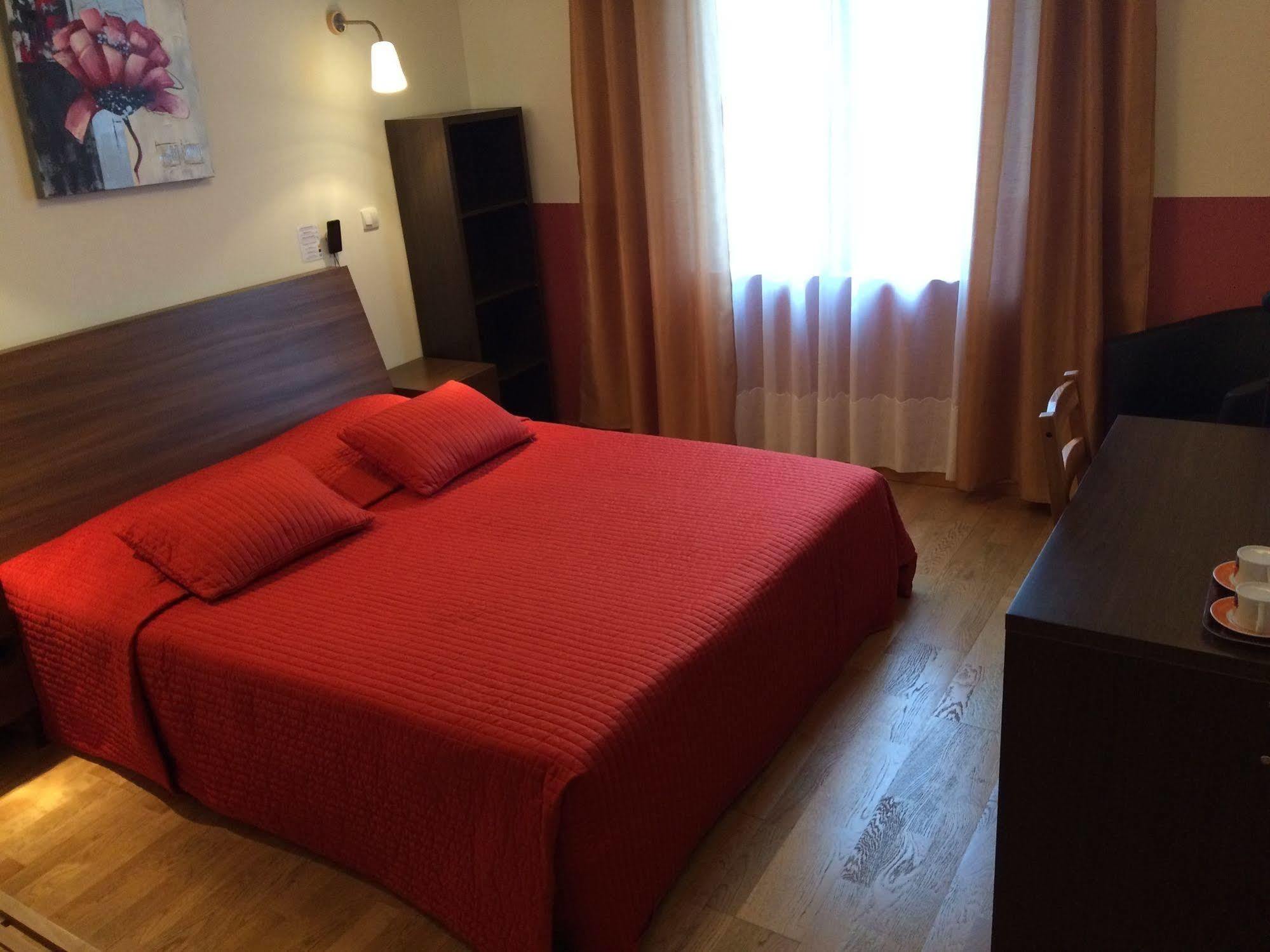 Logis Hotel Le Chantoiseau Chaumont-sur-Aire Экстерьер фото