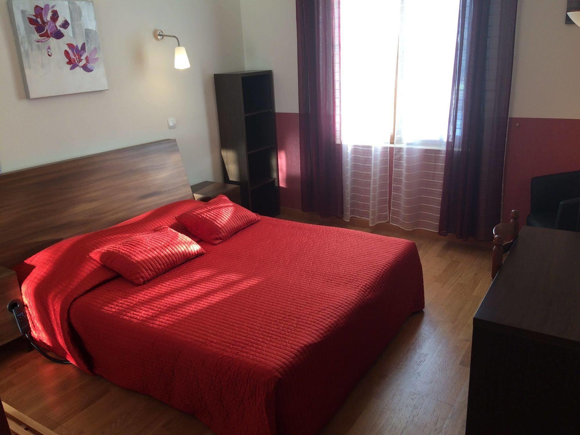 Logis Hotel Le Chantoiseau Chaumont-sur-Aire Экстерьер фото