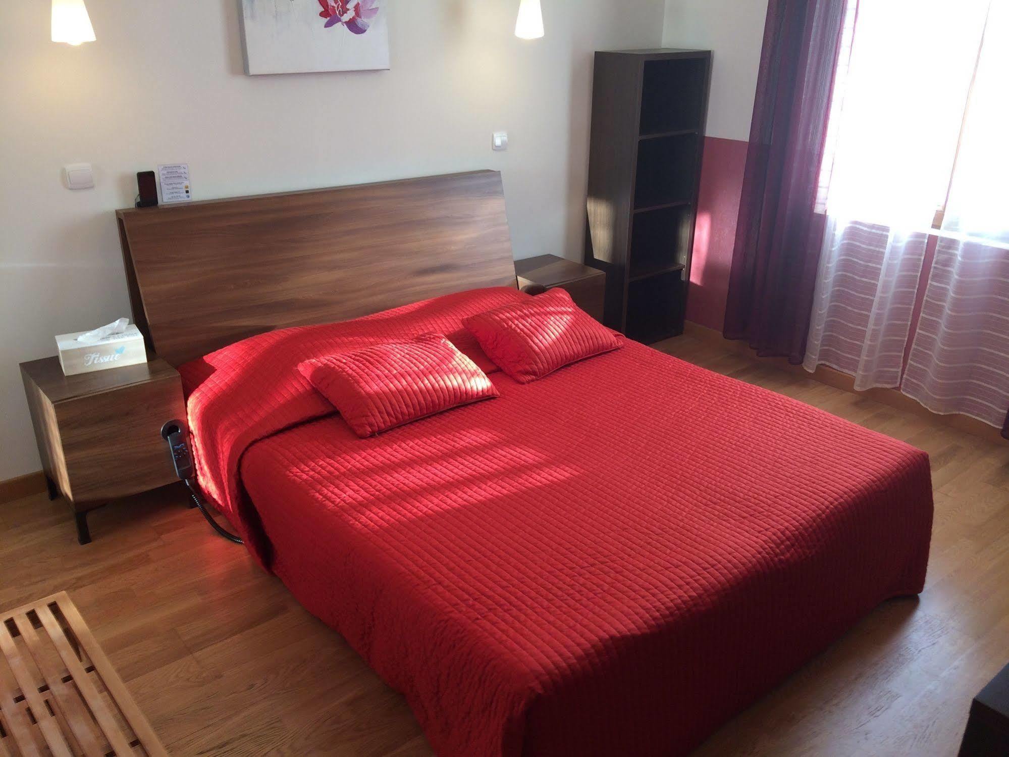 Logis Hotel Le Chantoiseau Chaumont-sur-Aire Экстерьер фото