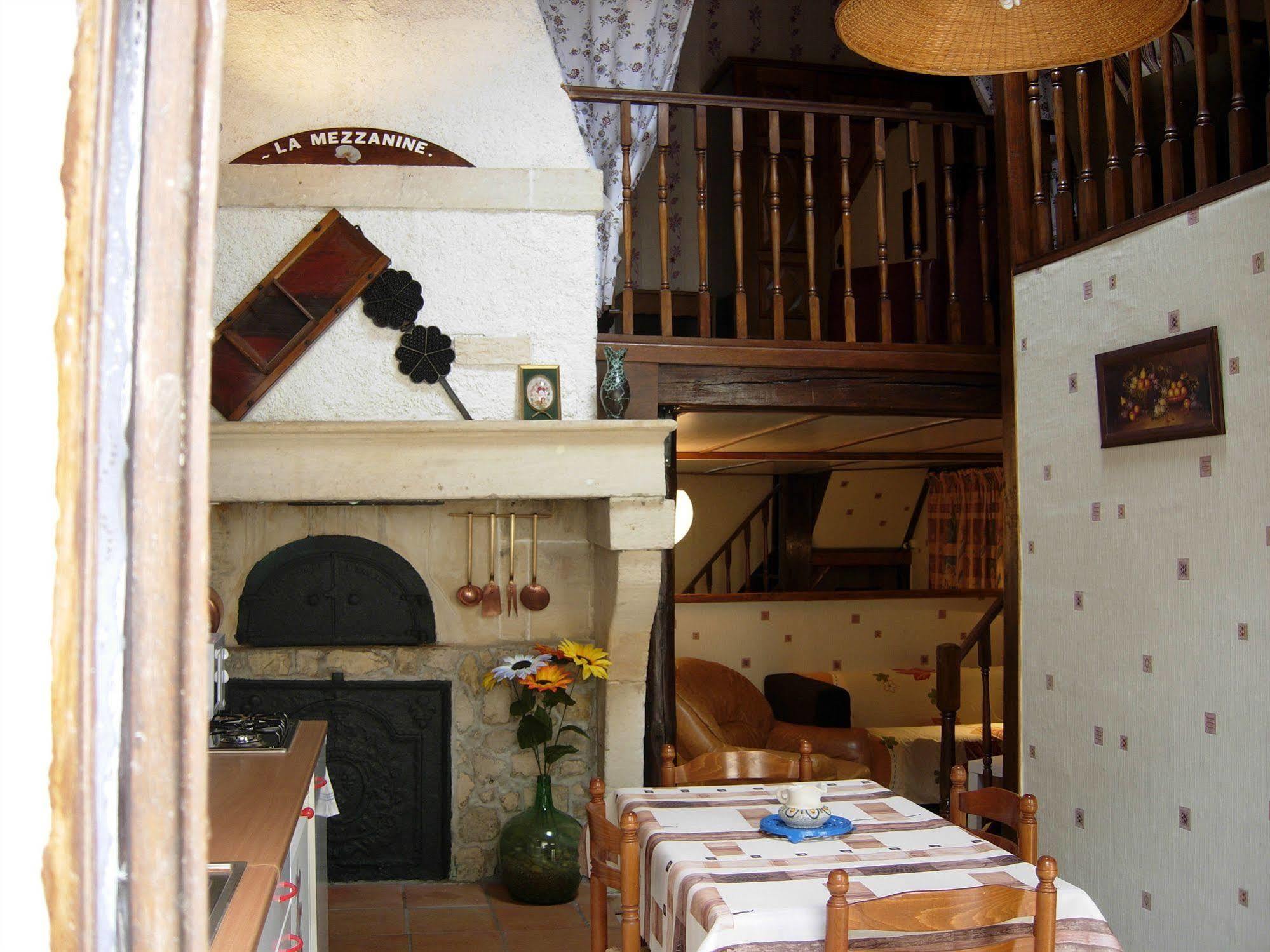 Logis Hotel Le Chantoiseau Chaumont-sur-Aire Экстерьер фото